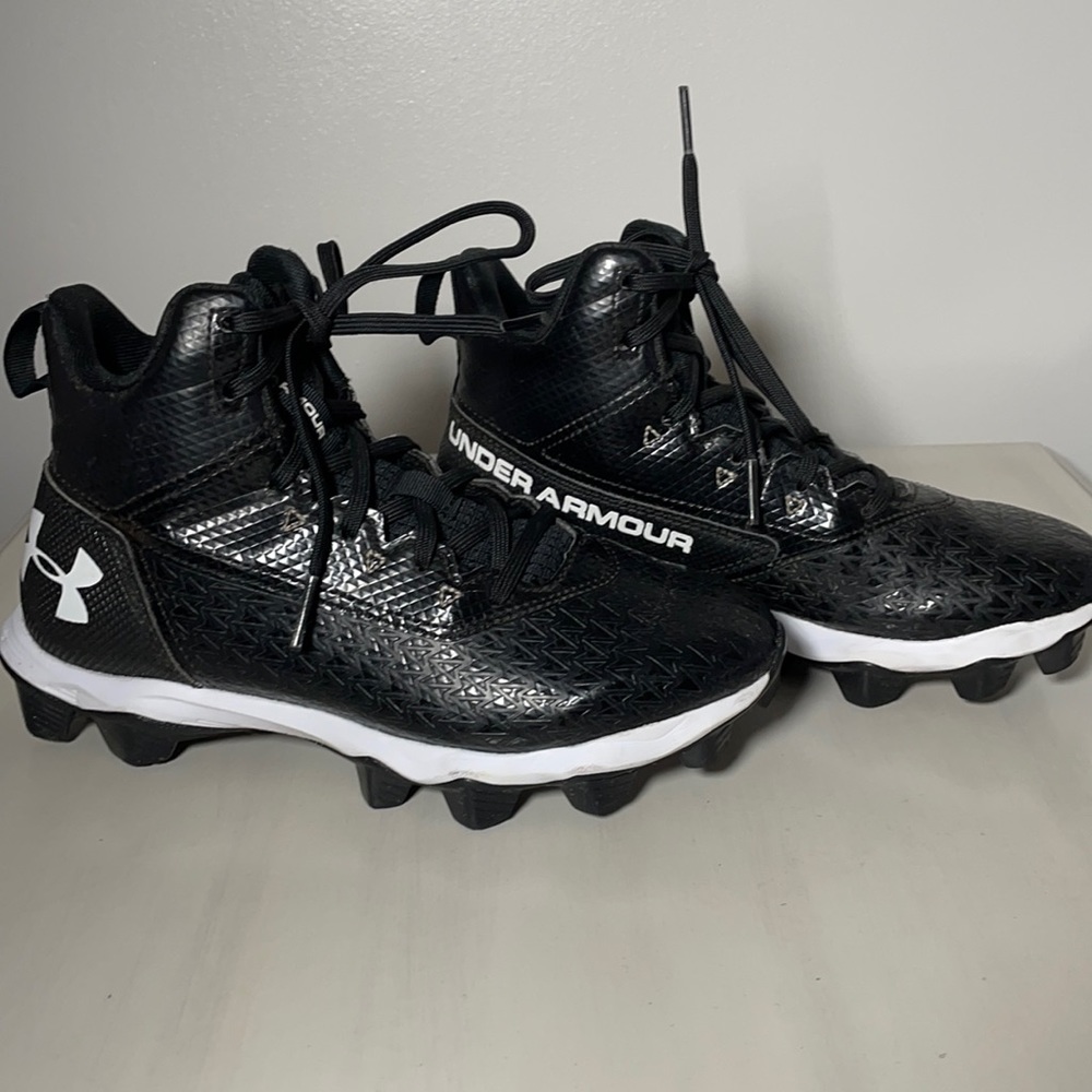 Boys Under Armour Football cleats
